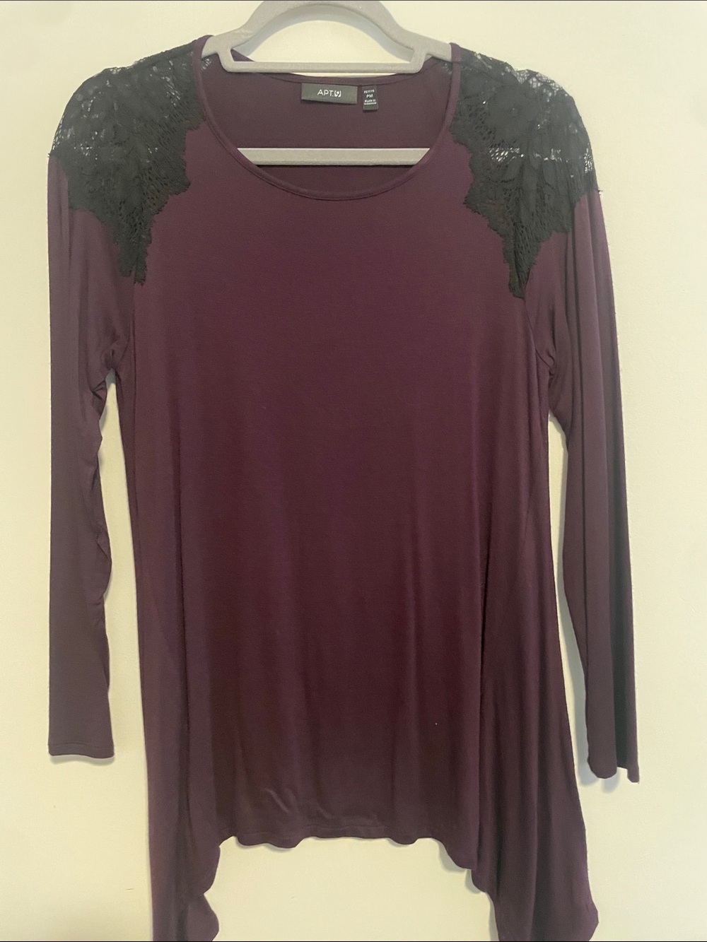 Apt. 9 Women's Burgundy Long Sleeve Top with Black Lace Shoulders